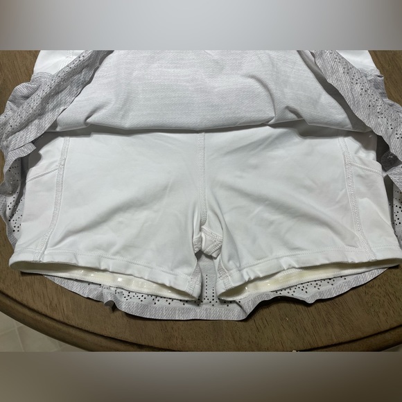 Lululemon Skort white and Grey size 4 - Picture 3 of 6
